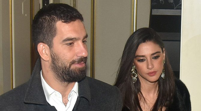 ardaturan4 Atletico Madrid'den transfer olduğu Barcelona'da kulübün yasağı nedeniyle 6 ay forma giyemeyen Arda Turan'ın sahalara dönüşü dünyada büyük yankı uyandırdı. Ülkemizi de gururla temsil eden yıldız futbolcunun bu denli başarılı olmasının arkasında, doğum haritasında saklı olan işaretler neler?
