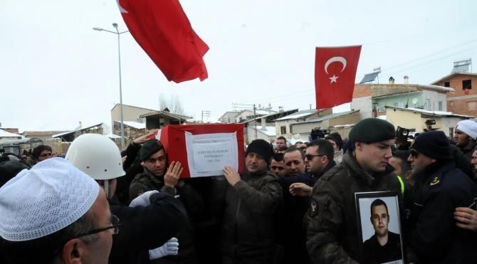 Şehit polis Erbay, Bayburt`ta gözyaşlarıyla toprağa verildi
