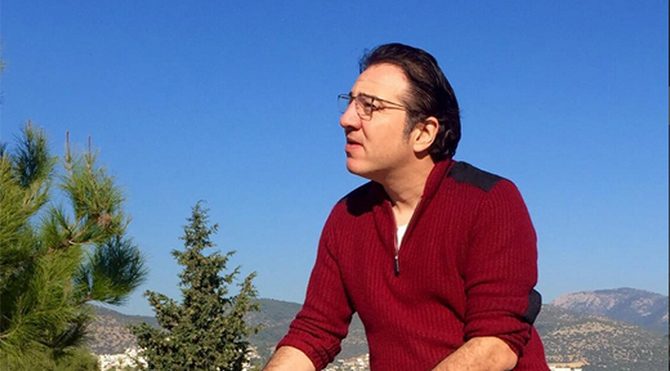 Fazıl Say serçe parmağı üzerinden Türkiye gündemine gönderme yaptı