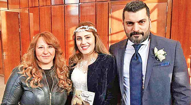Nikah şekeri yerine kitap dağıttılar