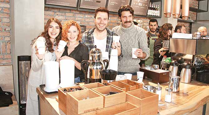 Bedava kahve dağıttılar