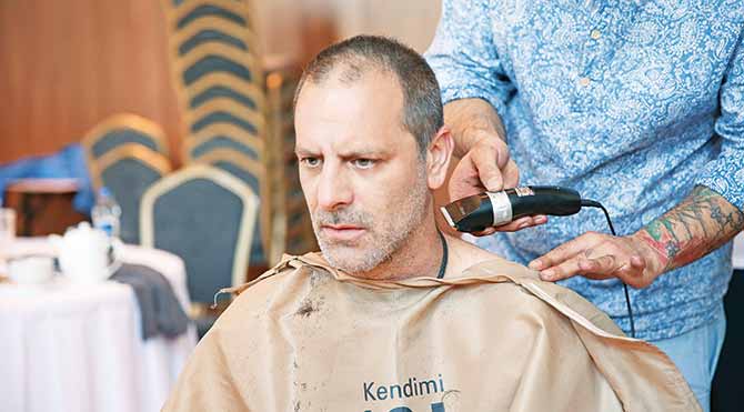 Rolü için saçlarını kazıttı