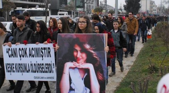 ozgecan-dogum-haritası1 İstatistiklere baktığımızda Türkiye'de Özgecan ne ilk ne de nadir rastlanan bir olay... Astrolojik gerçekleri de göz önüne alırsak ne de son olacak. Peki Özgecan'da ne oldu da böyle bir toplumsal uyanış yaşattı bizlere? Nasıl bir dinamiği tetikledi de günlerce konuşuldu, konuşuluyor.