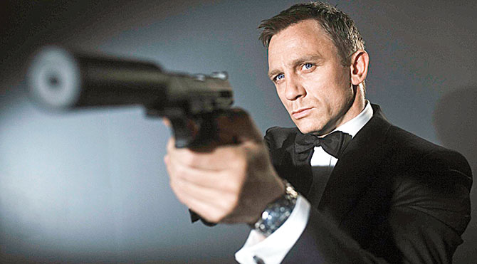 Bond istifa etti