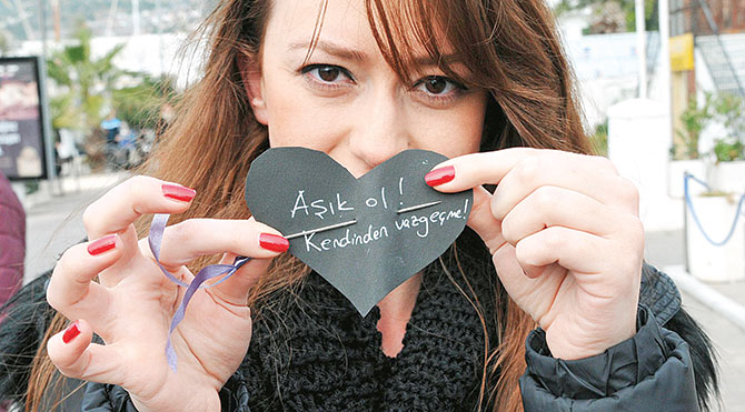 Kadına şiddete iğneli protesto