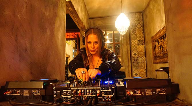 90’larda albüm çıkarmak modaydı, 2000’lerde DJ olmak