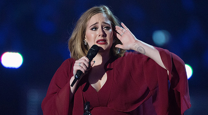 Adele, Brit Müzik Ödülleri’ne damga vurdu