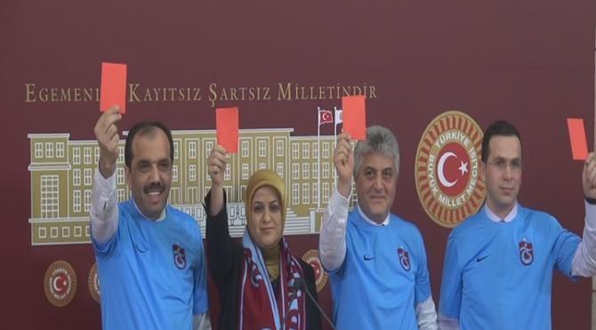 Trabzonlu milletvekilleri Meclis`te TFF ve MHK`ya `kırmızı kart` gösterdi