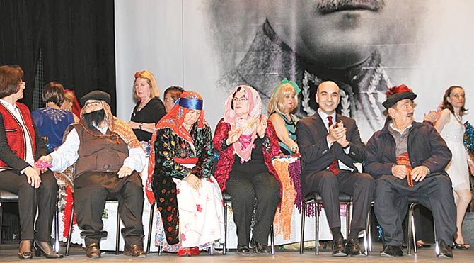 Amatör tiyatroculardan ‘Kadın Olmak’