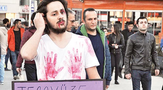 Tecavüze, tacize 8 dilde DUR dedi