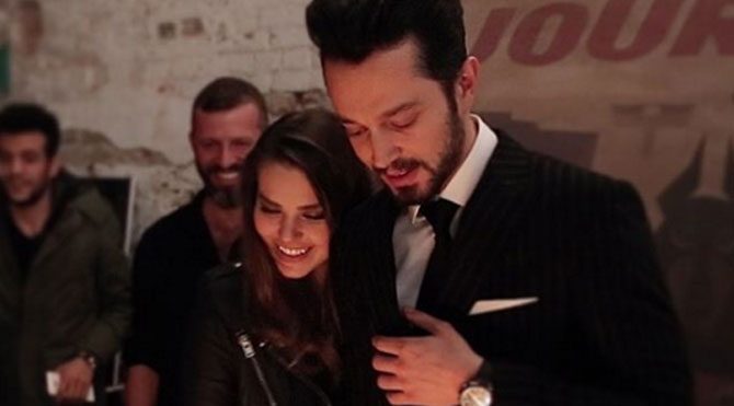 Aslı Enver ve Murat Boz birlikte pasta kesti