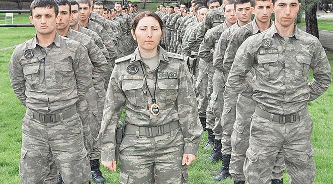 Mehmetçiğin eğitimi üsteğmen Özlem’e emanet