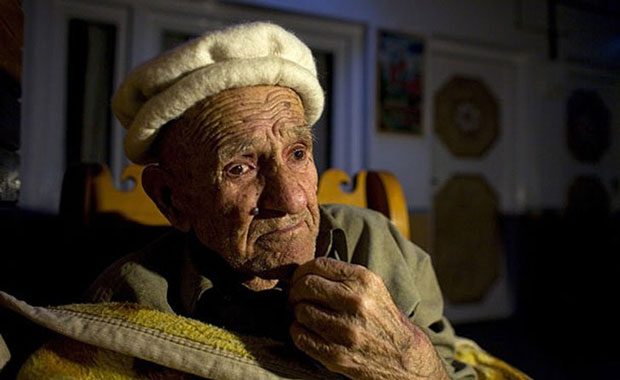 Coğrafi şartlar ve iklim değişiklikleri veya bilinemeyen nedenlerden ötürü Türk kabilelerinin büyük bir kısmı yerleşik ve ormancılık hayatından bozkır hayatına geçmişlerdir ve bir şekilde bozkır hayatına adapte olmuşlardır.