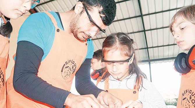Çocukların eli kesilmesin diye…