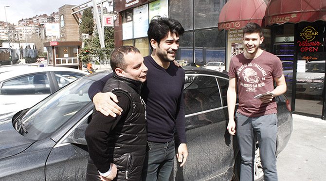 Burak Özçivit’in erkek hayranları