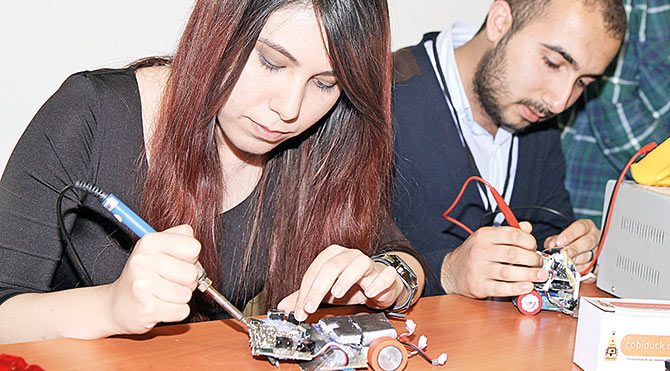 Dâhi gençler 339 robotla yarıştı