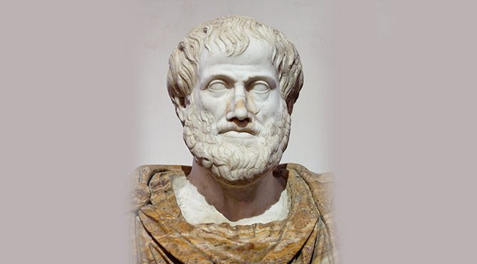 Aristoteles: Tarihin en tanınmış filozoflarındandır. Mantık, doğa bilimleri, metafizik, etik, retorik konularına ilişkin yüzlerce yazısı vardır. Astroloji ile ilgili kısmı ise elementler öğretisidir. Elementler Aristo tarafından genişletilmiş ve detaylandırılmıştır. Dört element, dört temel kalite ile eşleştirilmiş ve ortaya sıcak, soğuk, nemli ve kuru kaliteler ortaya çıkmıştır. Dört element astrolojinin temelidir. Dört element, Dört iklim, dört yaşam çağı, dört vücut sıvısı ortaya çıkmıştır. Bunlar varlıların temel karakterleri, mizaçları, eğilimleri, hastalıkların belirlenmesinde rol oynar.