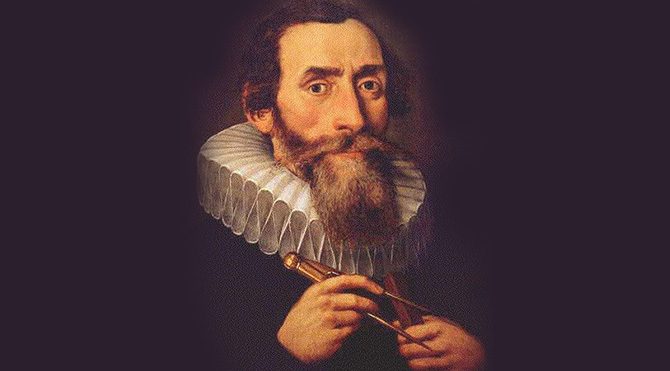 Johannes Kepler: Tycho Brahe’nin yardımcısıydı. Brahe'nin ölümünden sonra Danimarka Kralı'nın kurdurduğu gözlem evinin başına geçirildi. Üçüncü yasa olarak anılan teoriyi keşfetti. 1. yasası: Bütün gezegenler, odaklarından birinde Güneş'in bulunduğu elips biçimli yörüngeler üzerinde hareket eder. 2. yasası: Bir gezegeni Güneş'e bağlayan doğru parçası eşit zaman aralıklarında eşit alanlar tarar. 3. yasası: Gezengenlerin dolanım sürelerinin karesi ile Güneş'e olan uzaklıklarının küpünün oranı tüm gezegenler için aynıdır. Kepler; doğum haritasına bakarakda para kazanır. Bazı yıldız haritalarını da siyasal karışıklığa sebep olmaması için değiştirdiği iddiası da bulunmaktadır.