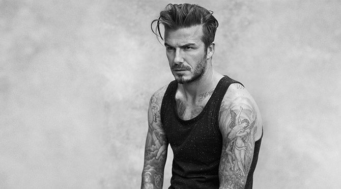 David Beckham kızının bebeklerine elbise dikiyor