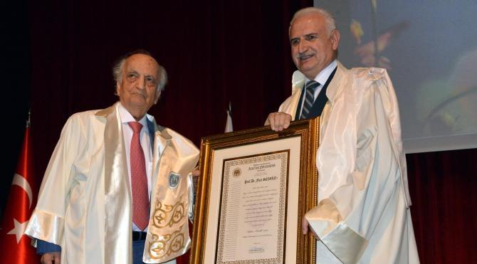 Prof. Dr. Sezgin'e, Atatürk Üniversitesi'nden 'fahri doktora' ünvanı