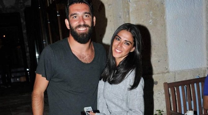 Arda Turan’dan sevgilisi Aslıhan Doğan’a zeytin dalı
