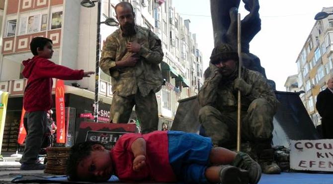 Heykel Adamlar’dan ‘Çocuklara Kıymayın’ mesajı