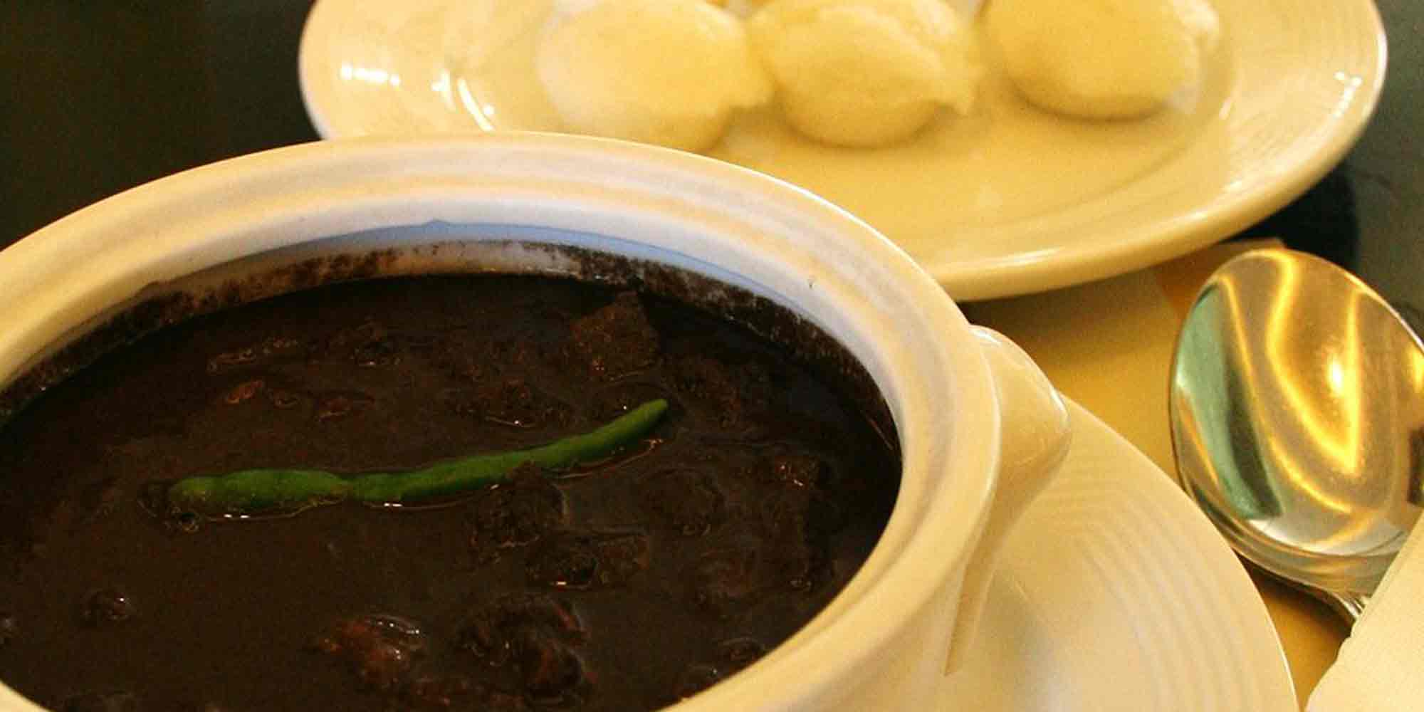 Kanlı pilavdan kafa peynirine Avrupa’nın en korkunç yemekleri Son