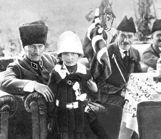 ataturk un cocuklara verdigi degeri