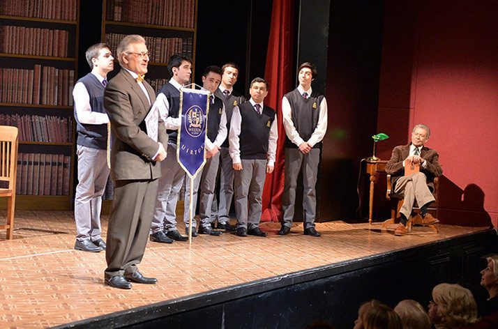 ‘Ölü Ozanlar Derneği’ sahnede