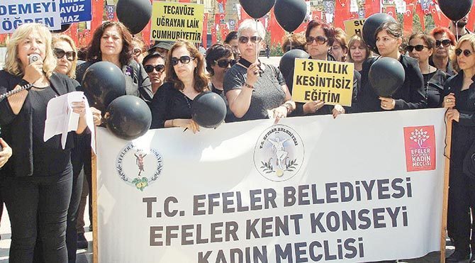 Siyah balonlu protesto
