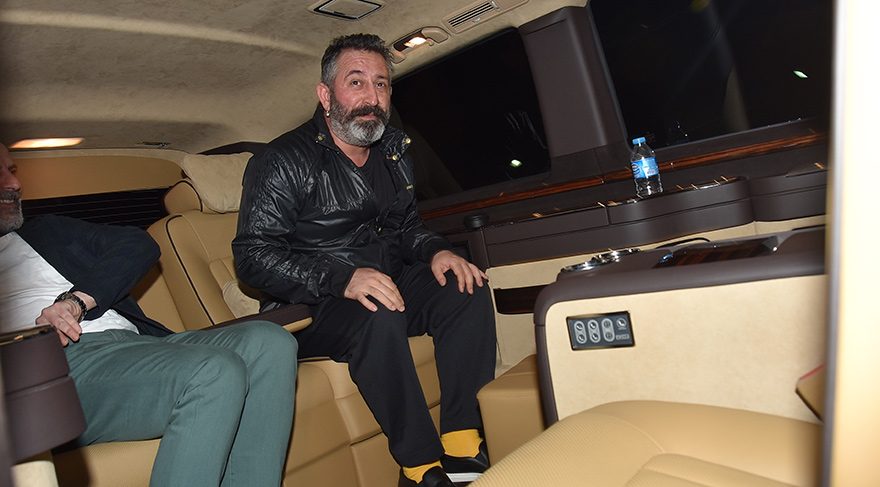 Cem Yılmaz evlilik yanıtıyla şaşırttı