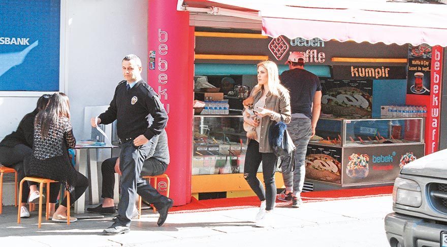 6 bin dolarlık Pluto kucakta