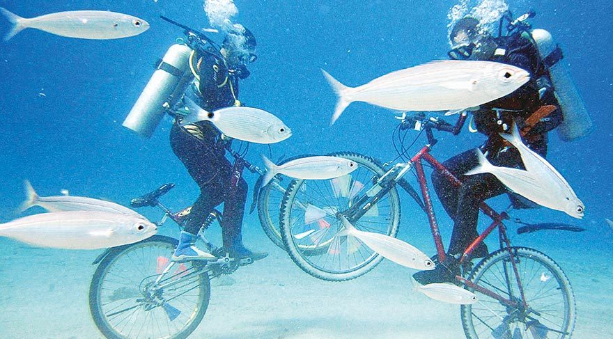 Sualtında pedal bastılar