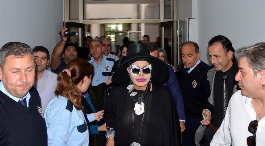 Bülent Ersoy ‘uçak kemeri’ davasında ifade verdi