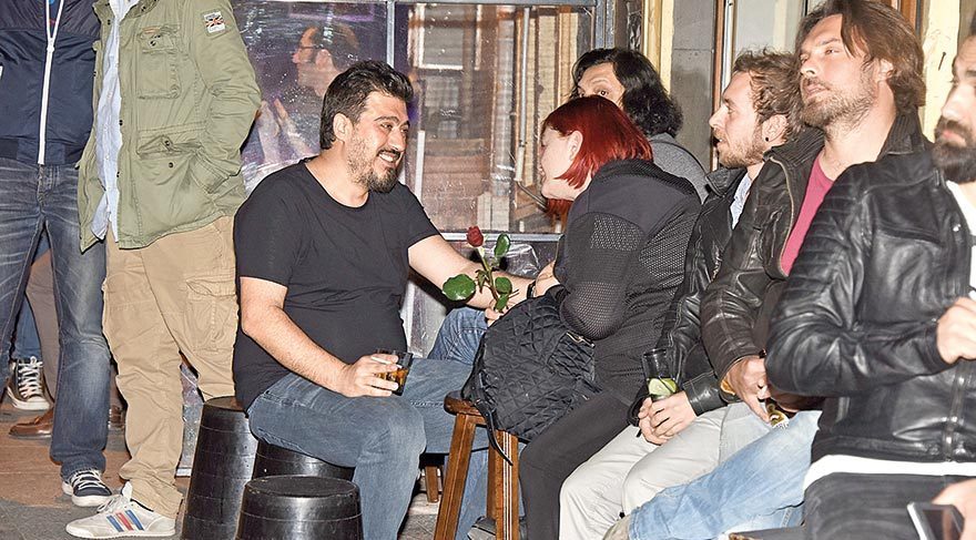 Hayrandan Emel’e gül