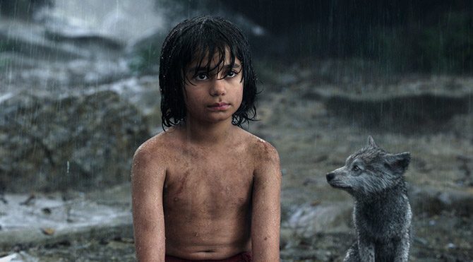 orman-cocugu-ic Mowgli yolda hayattan keyif almayı, dostluğun önemini öğreneceği Ayı Baloo ile tanışır ve türlü maceralar yaşarlar.