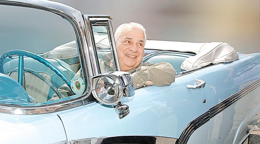 Zeki Alasya klasik otomobillerle anıldı