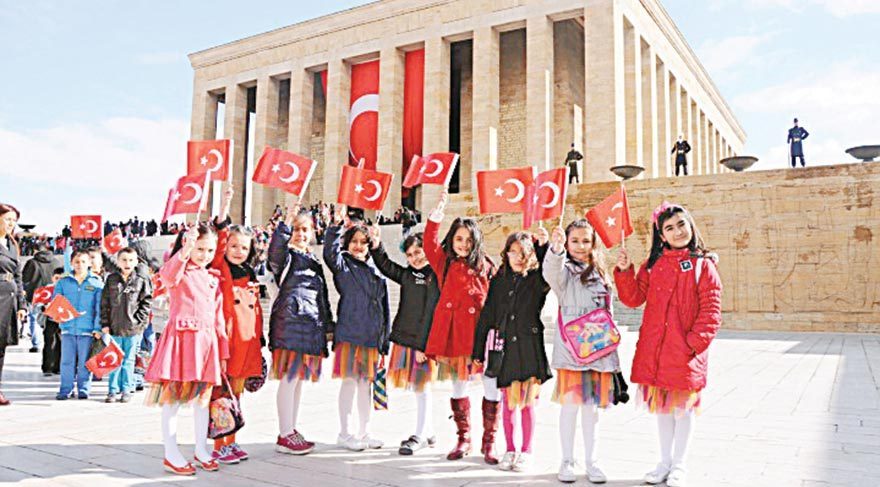 Küçük ressamlar 23 NNisan’da Anıtkabir’de