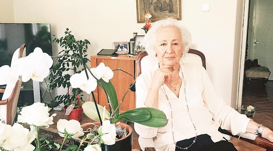 Hastane bahçesinde perişan aileleri görünce hasta çocuk evini açtı