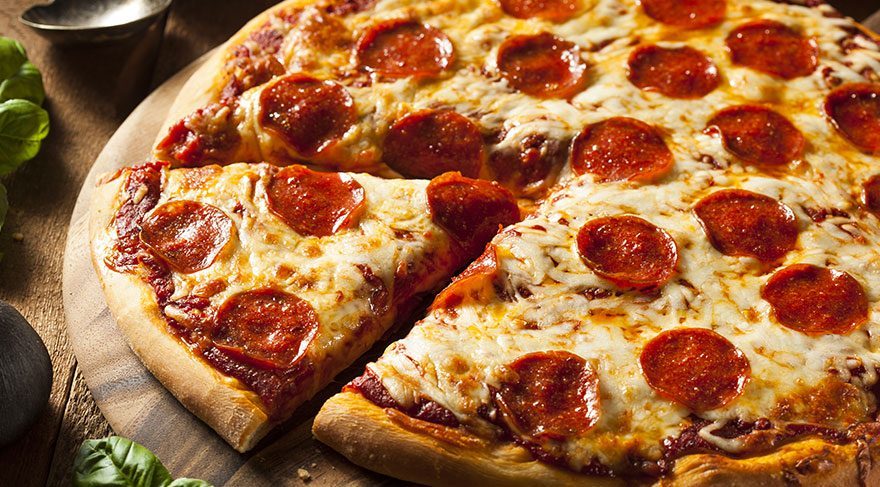 En Kolay Pizza Tarifi Evde Pizza Nasil Yapilir Lezzetli Ve Kolay Pizza Hamuru Ve Tarifi Yemek Tarifleri