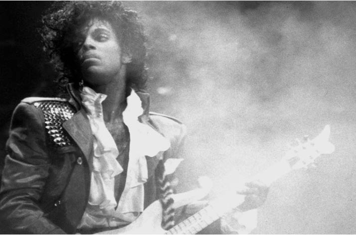 Rock yıldızı Prince hayatını kaybetti