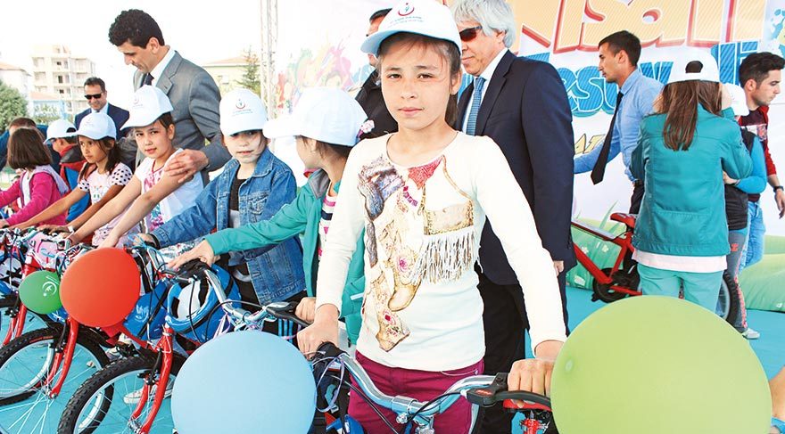 Minikler bisikletlerine kavuştu