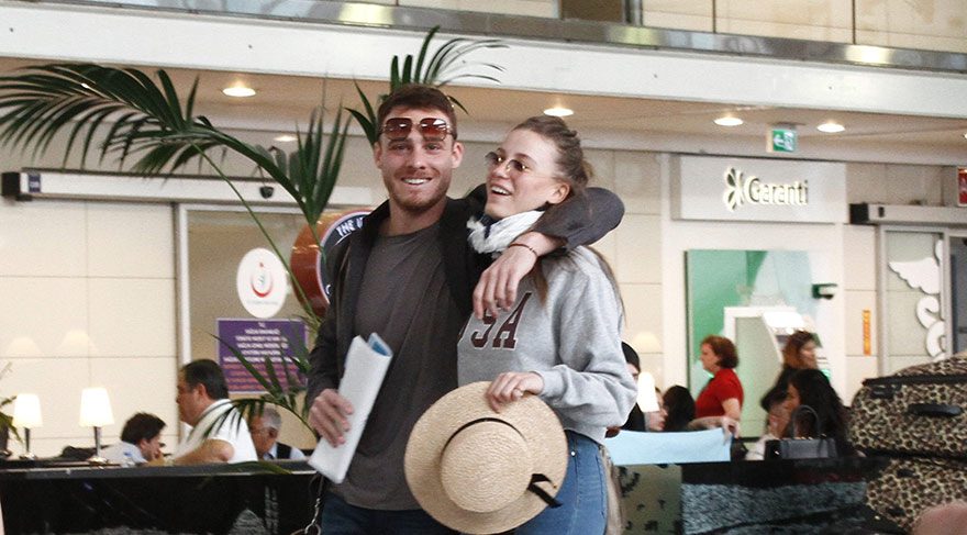 Kerem Bürsin ve Serenay Sarıkaya aşk tatillerinden ilk kareleri paylaştı