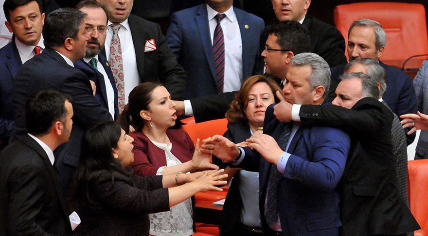 Meclis’te yumruklar konuştu!