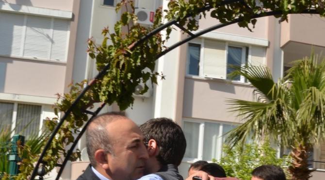 Bakan Çavuşoğlu'dan Antalya'da taziye ziyaretleri