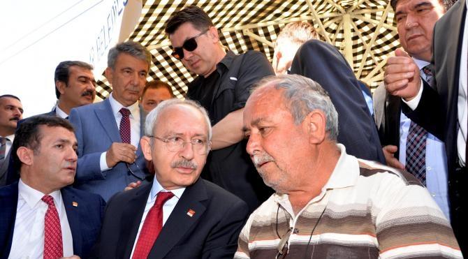 Kılıçdaroğlu, Mersin'de şehit evini ziyaret etti