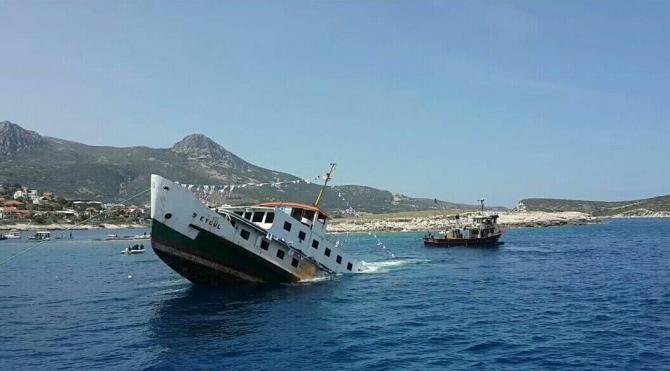 İzmir tarihine tanıklık eden yolcu vapuru, törenle batırıldı