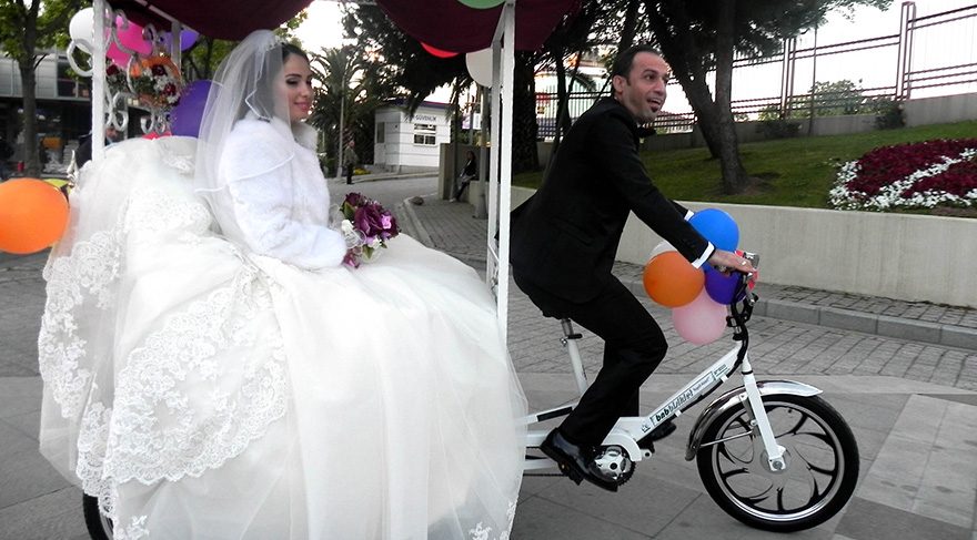 Beyaz bisikletli prensiyle evlendi
