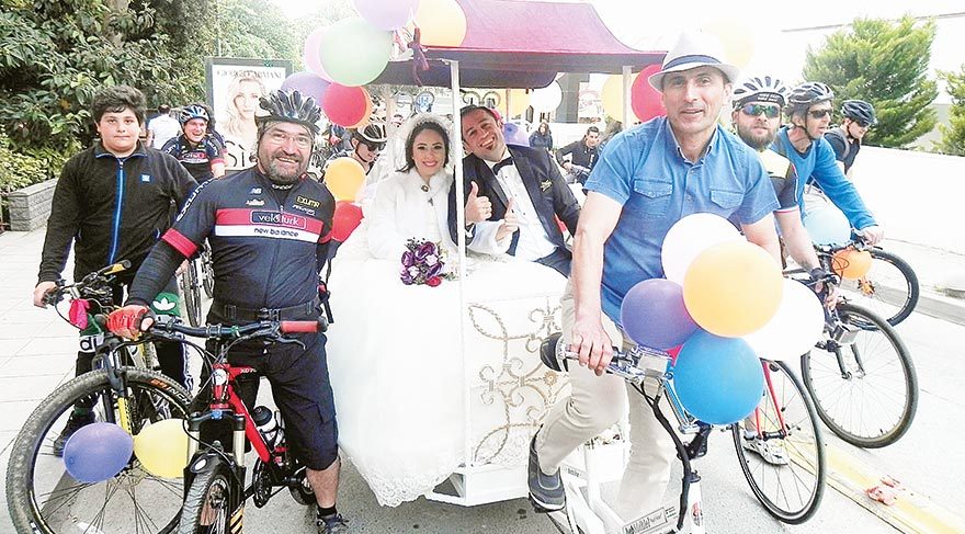 Nikah masasına ‘gelin bisikleti’yle gittiler