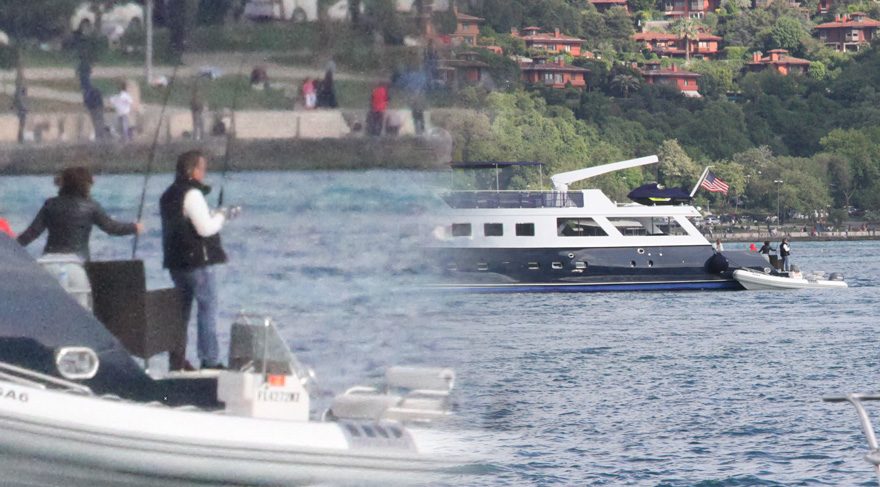 Ali Ağaoğlu lüks yatıyla Bebek’te balık avladı
